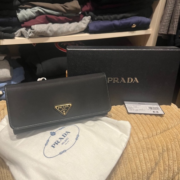 Prada full-size wallet - Picture 3 of 6